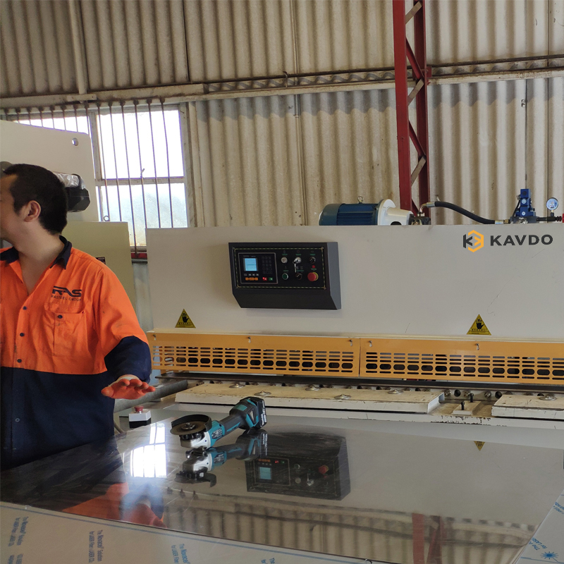 KAVDO Shearing Machine with LED in factory