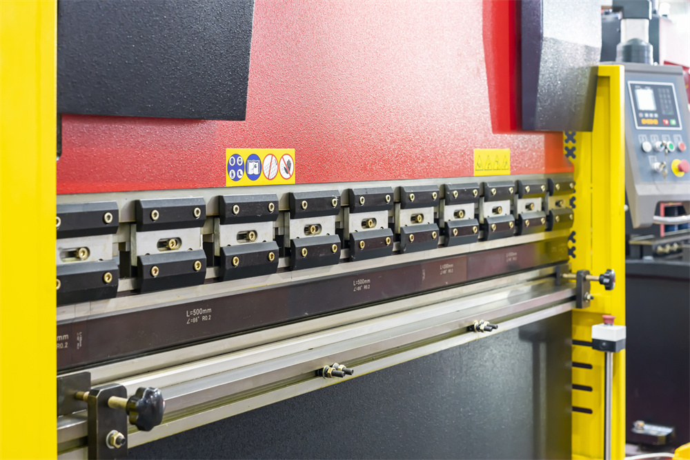 Intelligent control panel and upper die of a CNC hydraulic press brake