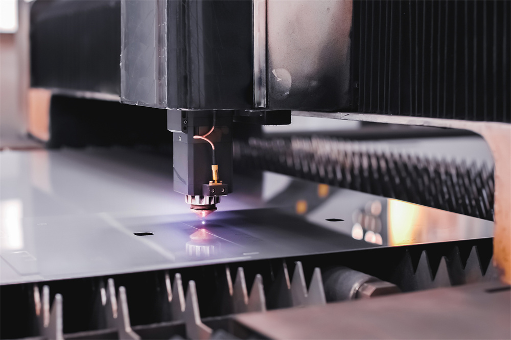 CNC laser cutting machine processing stainless steel plate