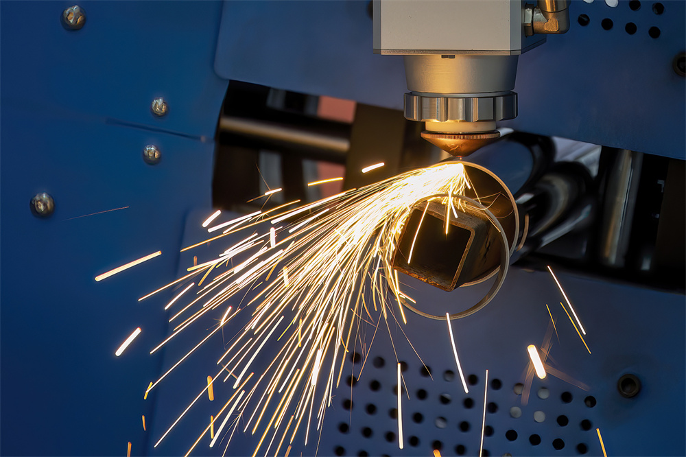 Fiber laser cutting machine processing stainless steel pipe